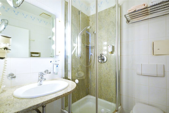Room 23 of 43