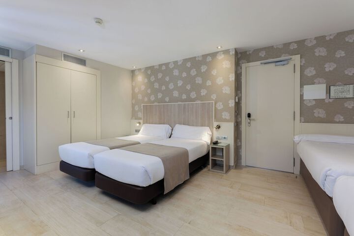 Room 6 of 62