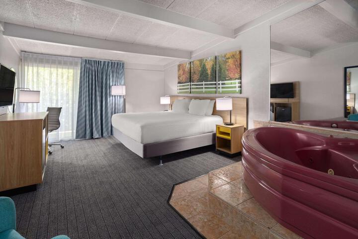 1 King Bed (2 of 5)