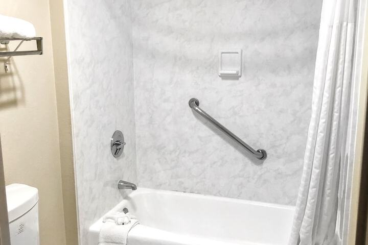 1 King Bed (6 of 11)