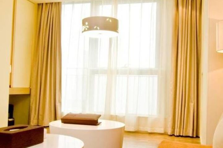Room 45 of 166