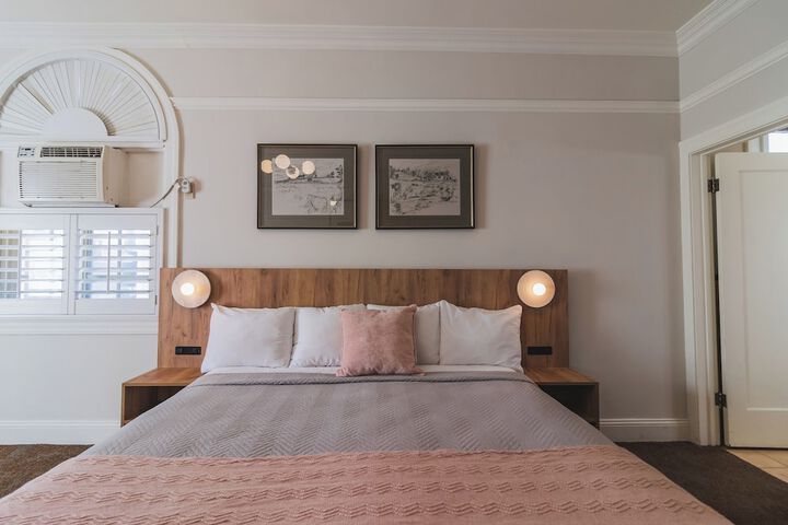 1 King Bed (9 of 16)