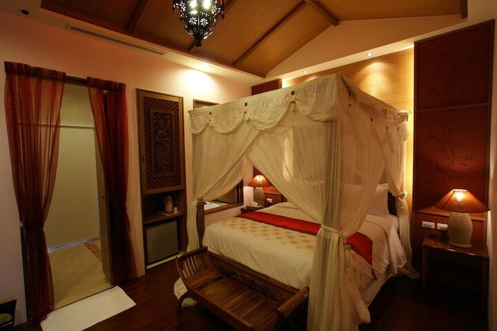 Room 8 of 37