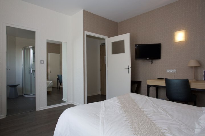 Room 17 of 38