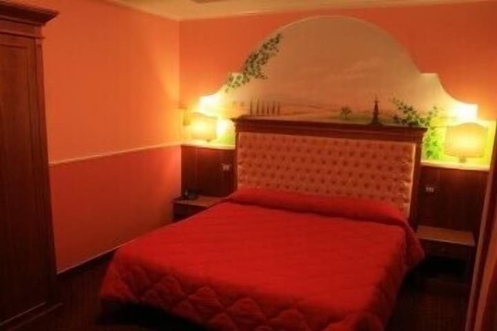 Room 14 of 32
