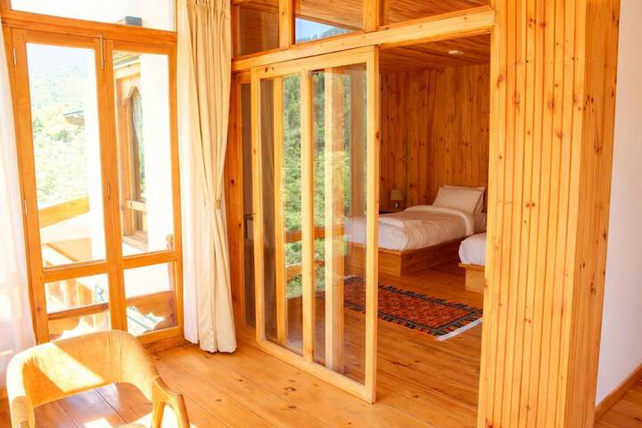 Room 4 of 27