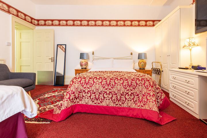 Room 8 of 35