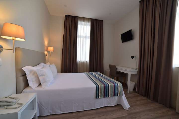 Room 7 of 39
