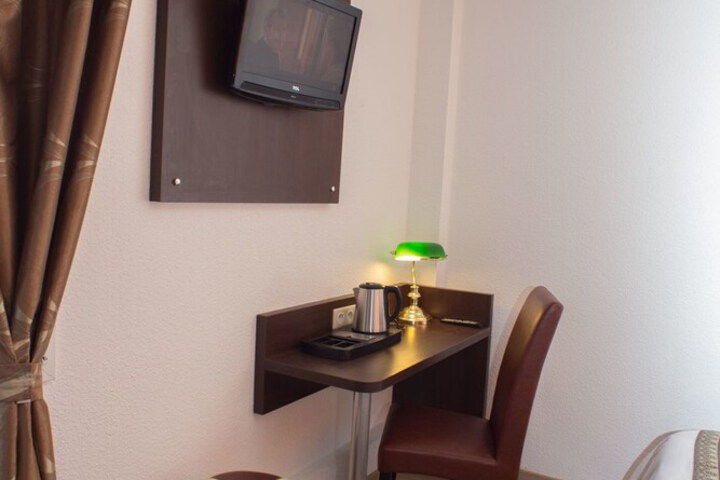 Room 9 of 50