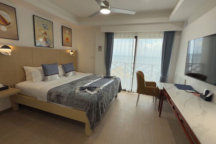 Room 80 of 272