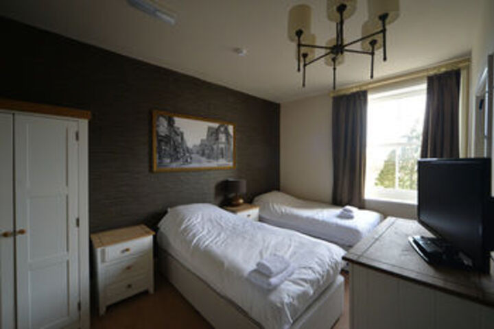 Room 11 of 20
