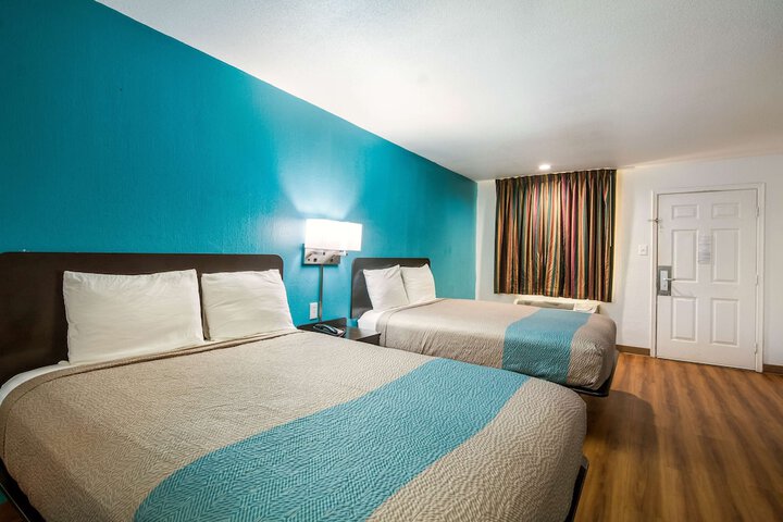 Room 10 of 40