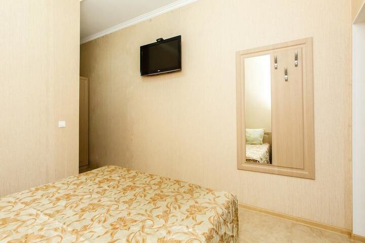 Room 6 of 17