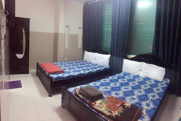 Room 6 of 11