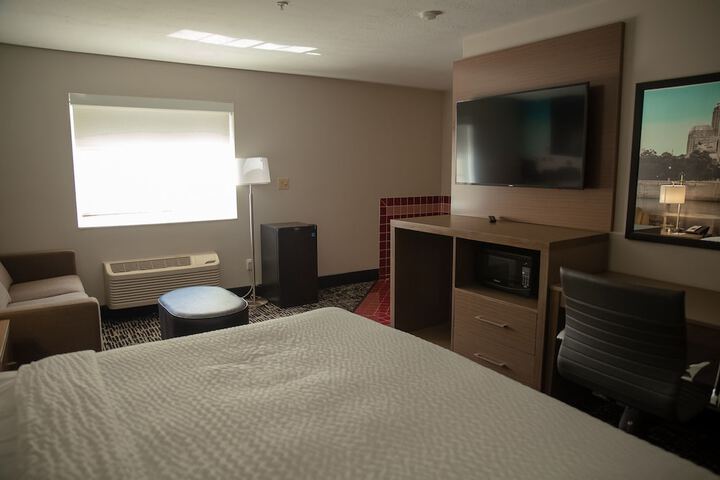 1 King Bed with Sofa Bed (17 of 31)
