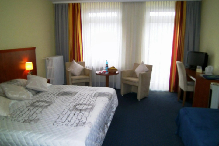 Room 5 of 38