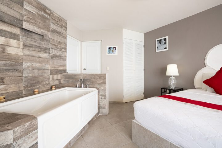 Room 6 of 75