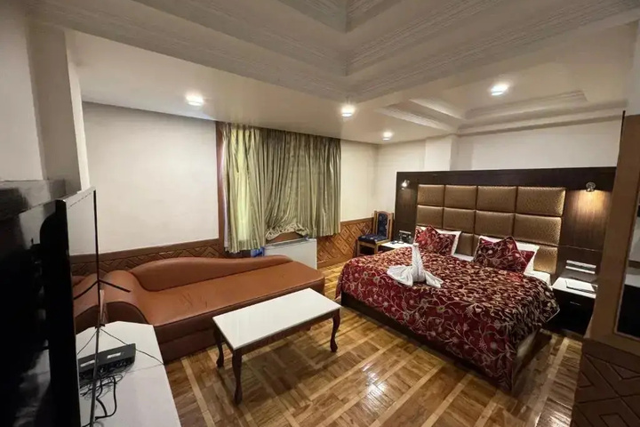 Room 3 of 12