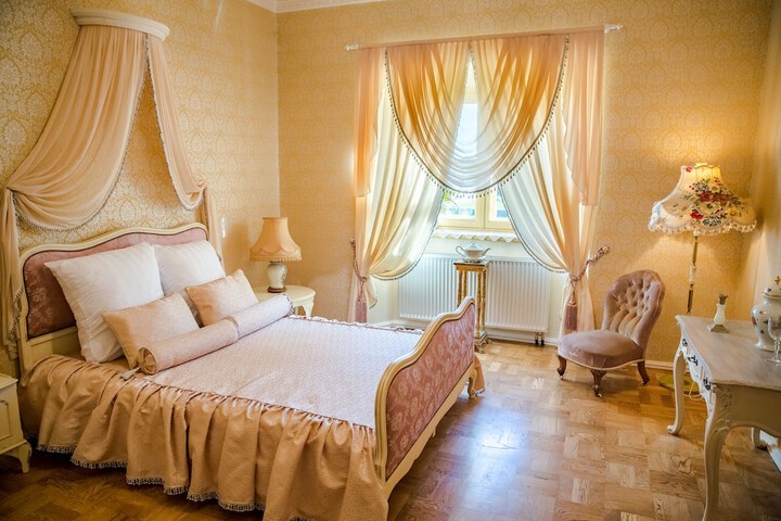 Room 27 of 80