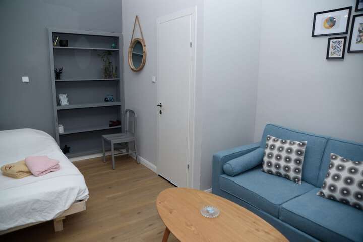 Room 6 of 27