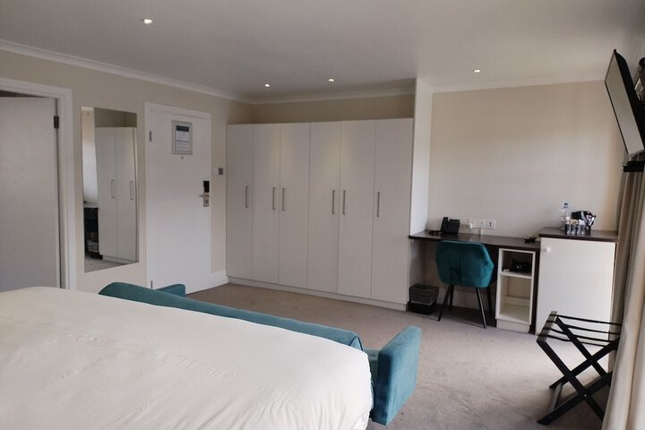 Room 25 of 103