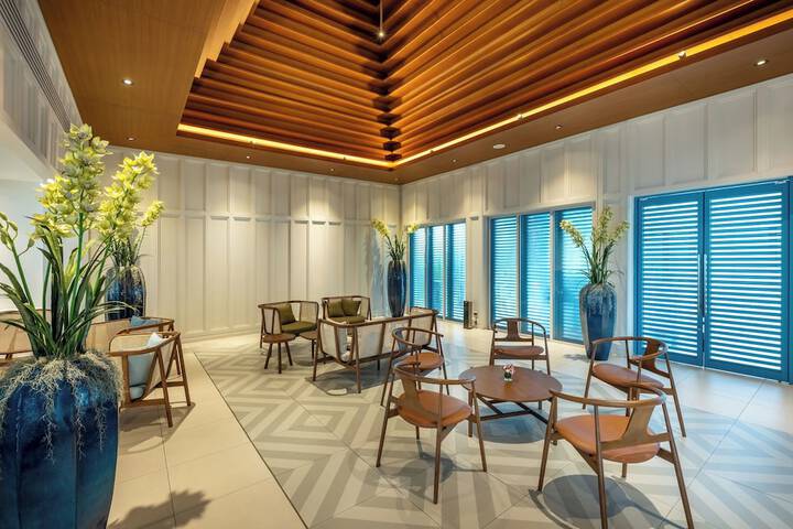 Entrance & Lobby