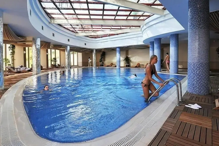 Pool 10 of 14
