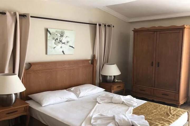 Room 14 of 48