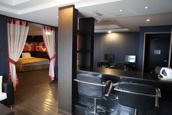 Room 5 of 33