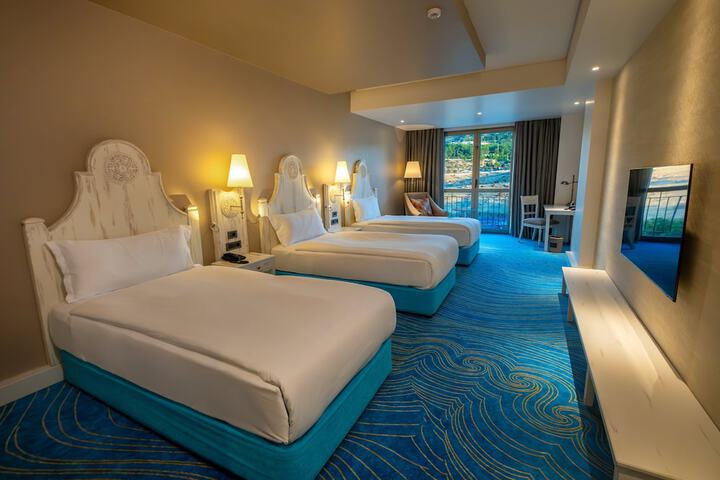 Room 17 of 76