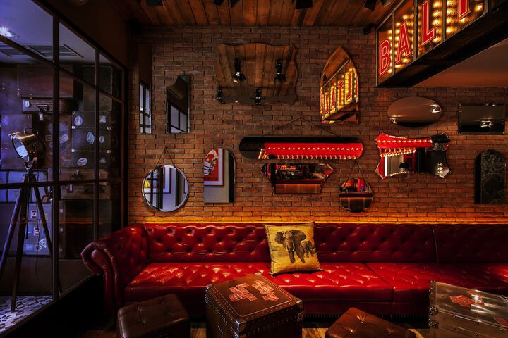 Entrance & Lobby