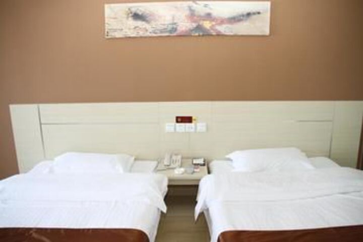 Room 4 of 34