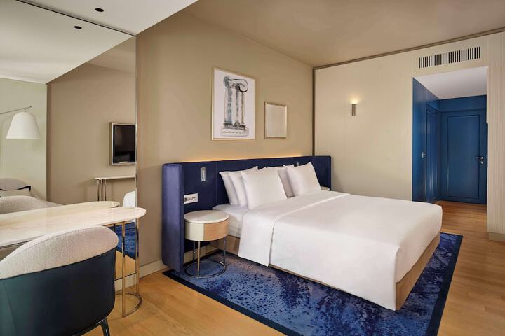 Room 18 of 105
