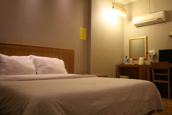 Room 15 of 42
