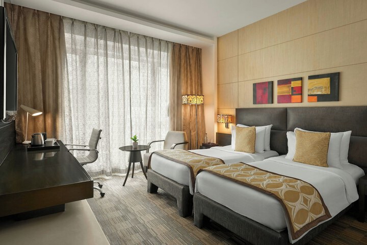 Room 27 of 74