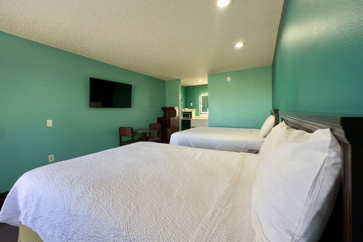 1 King Bed (2 of 12)