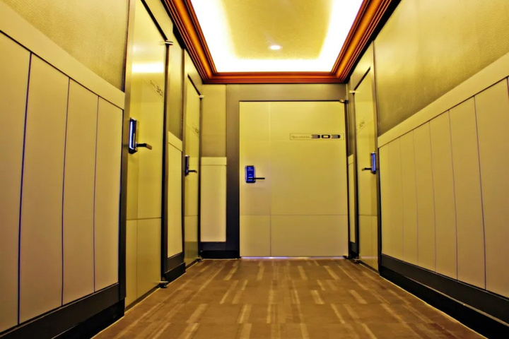 Room 12 of 21