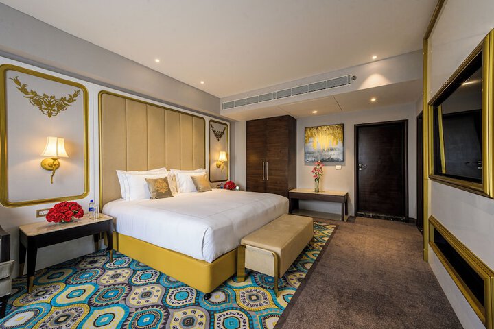 Room 12 of 38