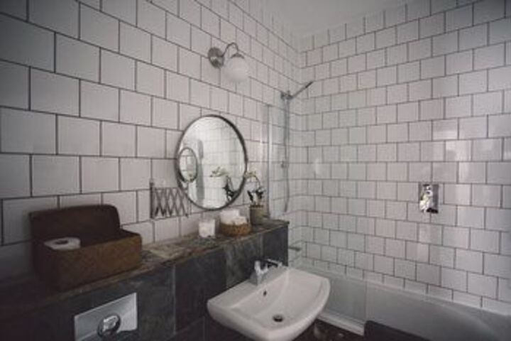 Room 6 of 64