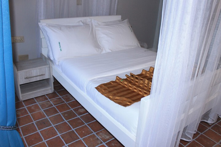 Room 9 of 27