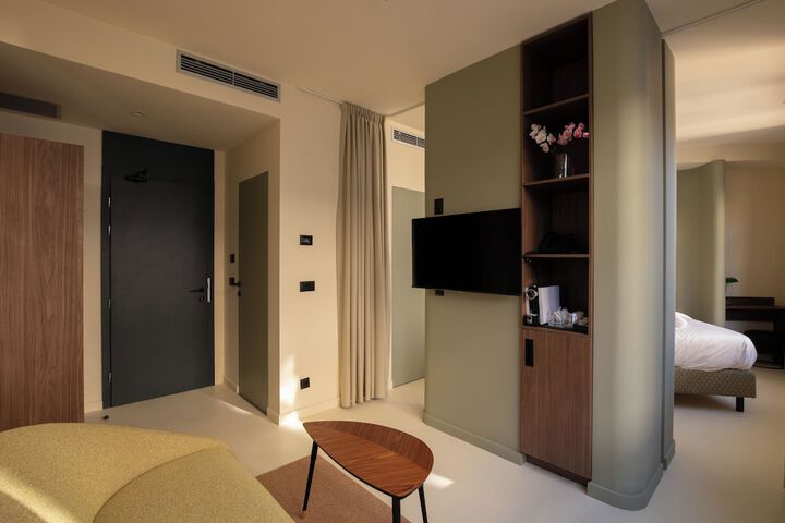 Room 74 of 133