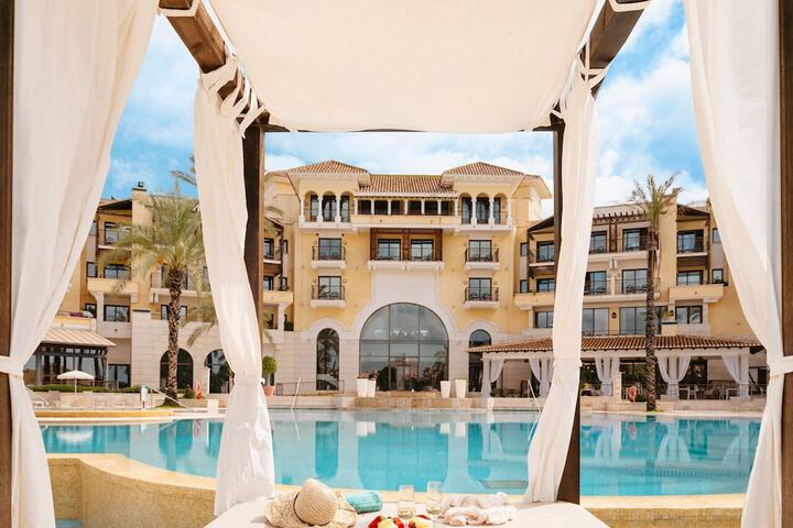 Hotel with Pool