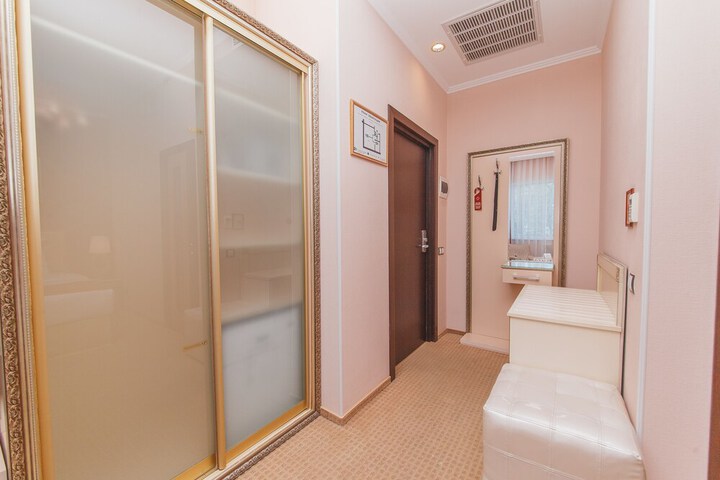 Room 16 of 48