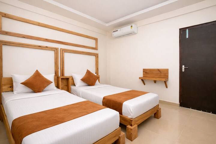 Room 9 of 14