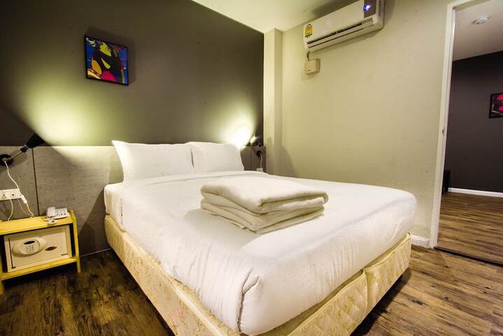 Room 6 of 20