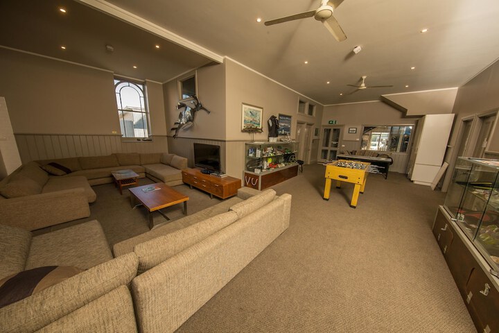 Lounge 186 of 243