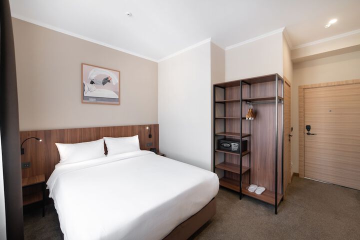 Room 5 of 15