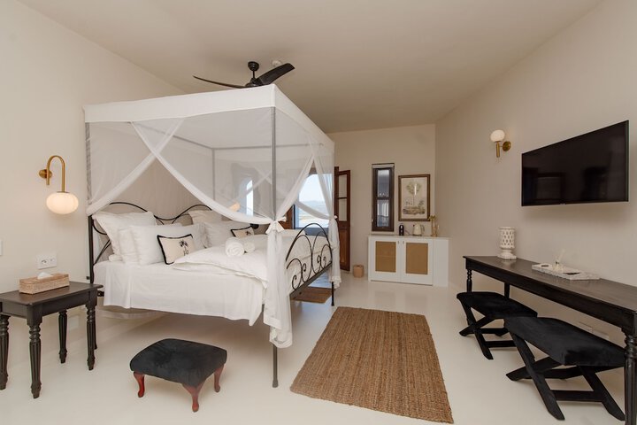 Room 45 of 194