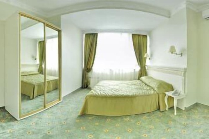 Room 11 of 25