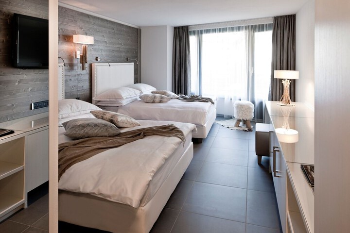 Room 7 of 27